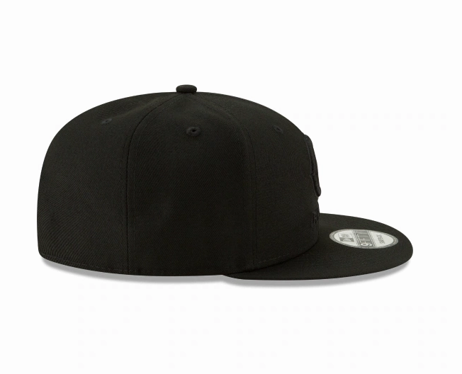 Chicago Bears New Era Black On Black Primary Logo Basic 9FIFTY Adjustable Hat - Black