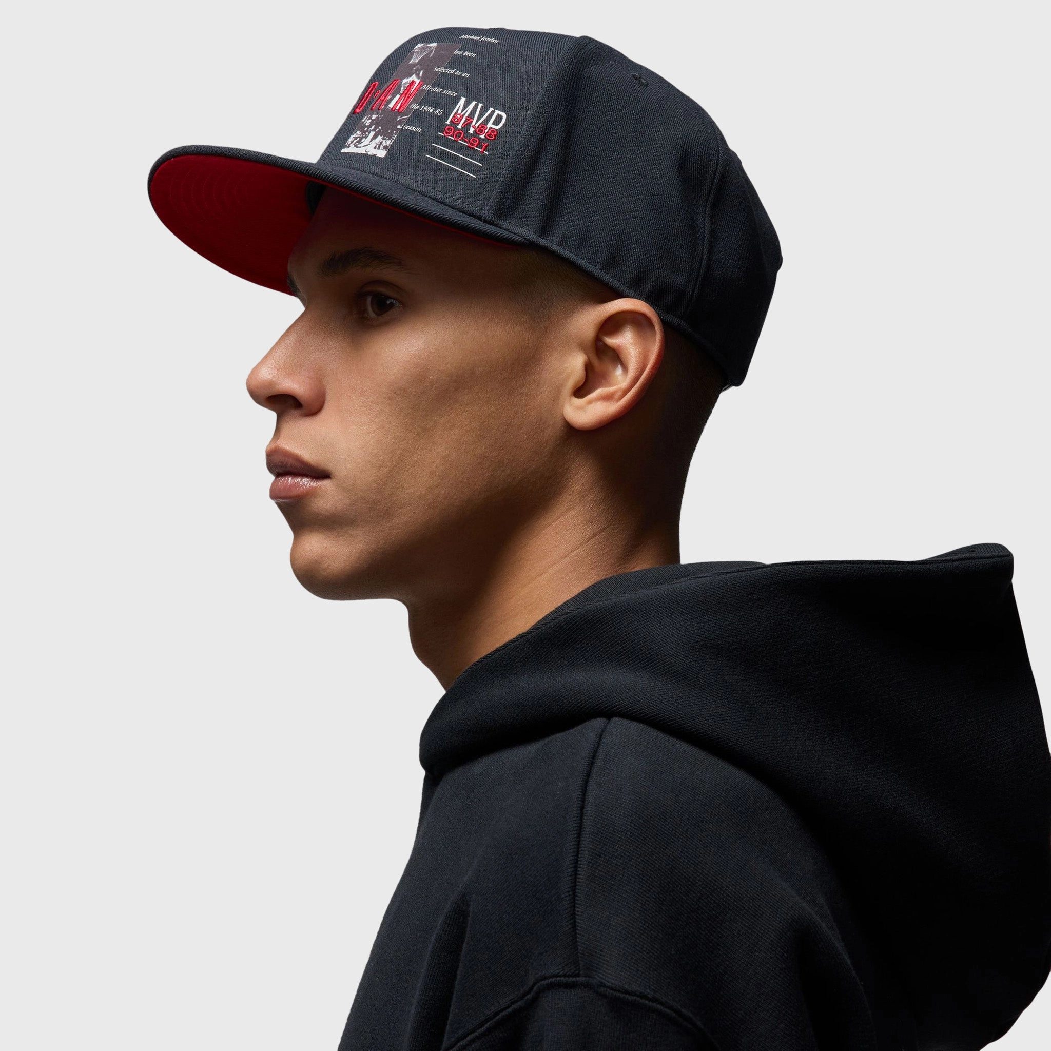 Jordan Pro Structured Strapback Cap Black / Gym Red