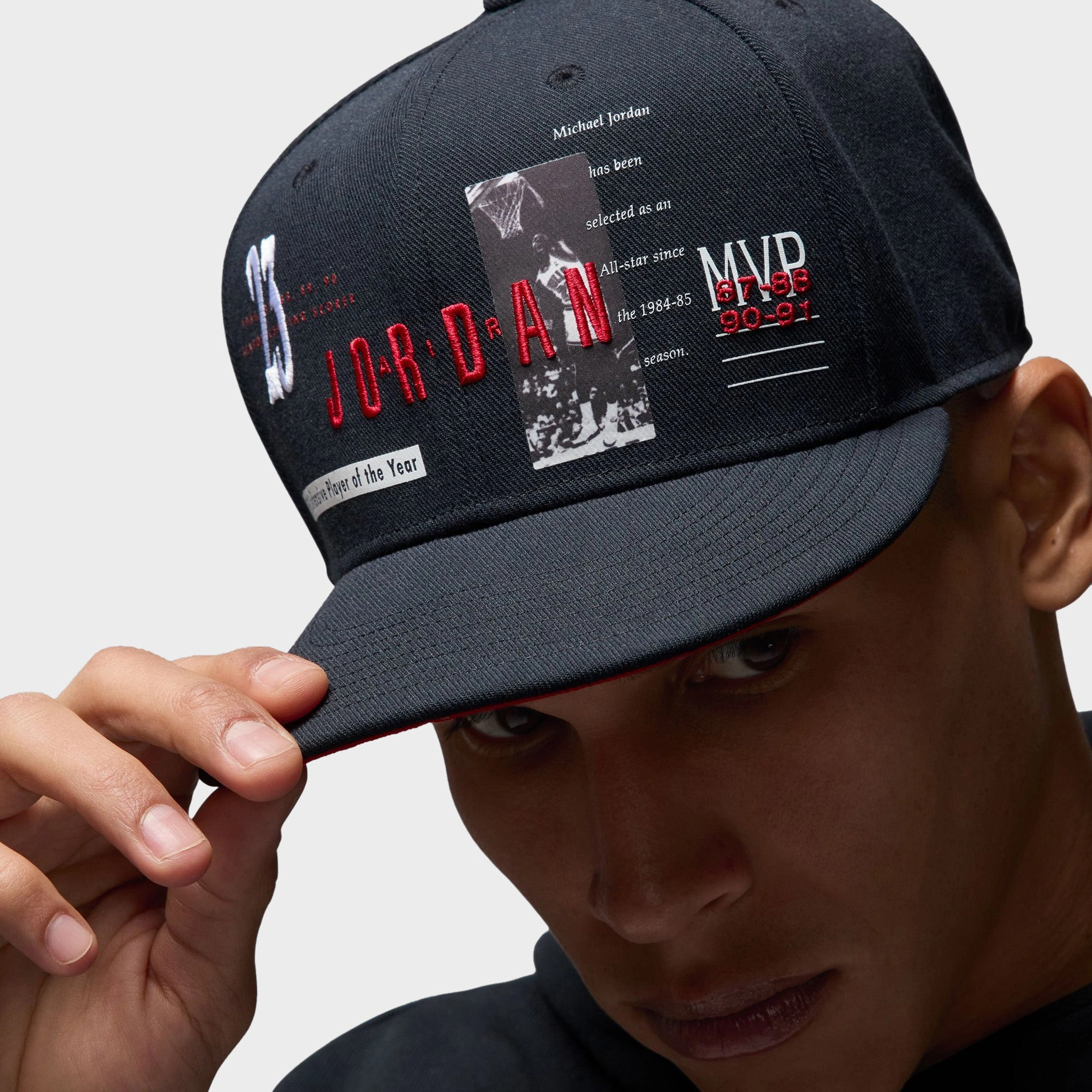 Jordan Pro Structured Strapback Cap Black / Gym Red