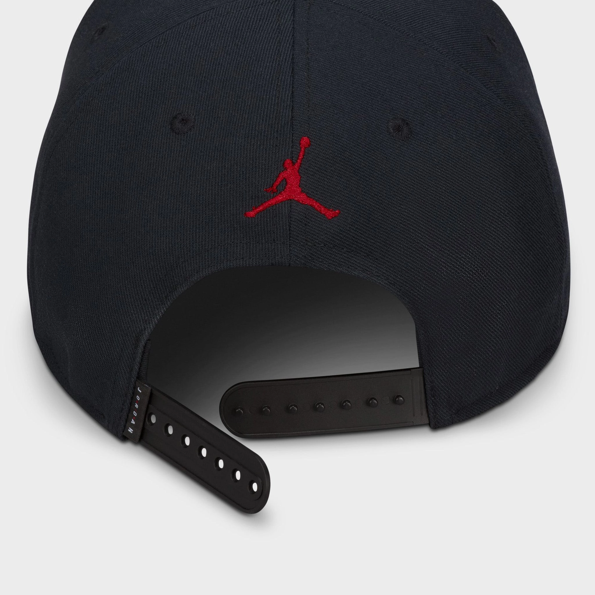 Jordan Pro Structured Strapback Cap Black / Gym Red