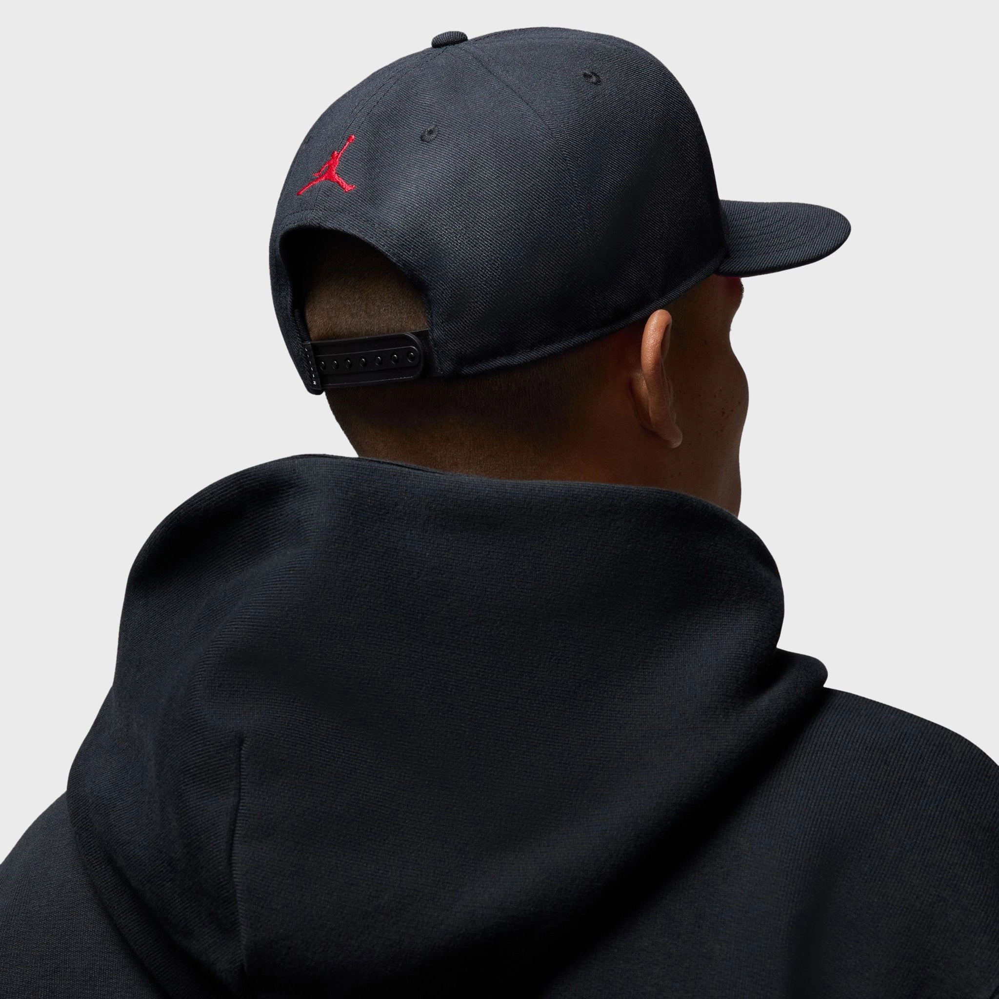 Jordan Pro Structured Strapback Cap Black / Gym Red