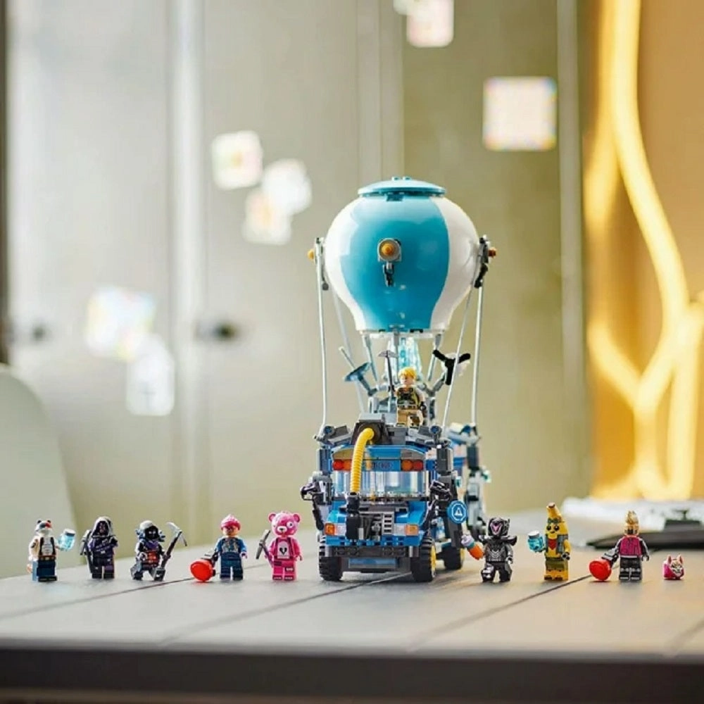 LEGO 77073 Fortnite Battle Bus - Collectible Fortnite Toy for Kids, Boys and Girls, Ages 10  - Pretend Play Set with 9 Minifigures from Video Game - Gift Ideas for Fans