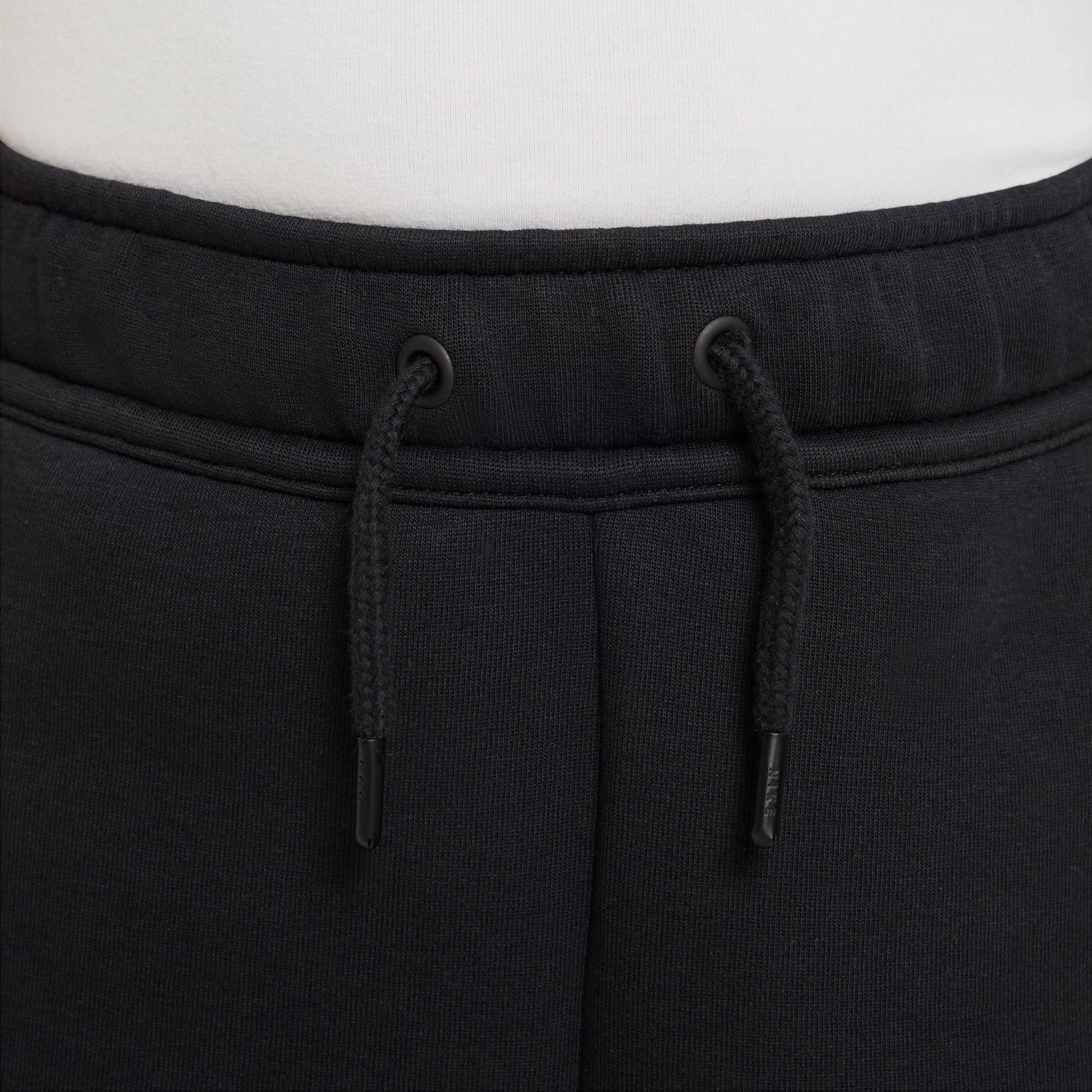 Nike Sportswear Junior Boys' Tech Fleece Shorts / Black
